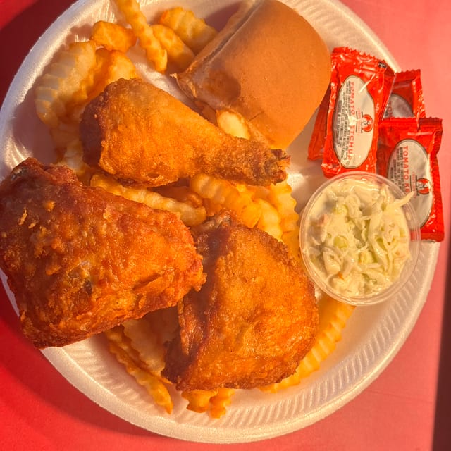 3 PC Dinner 1 Breast 1Thigh 1 Leg Includes Fries Fries Fries,slaw & Roll.